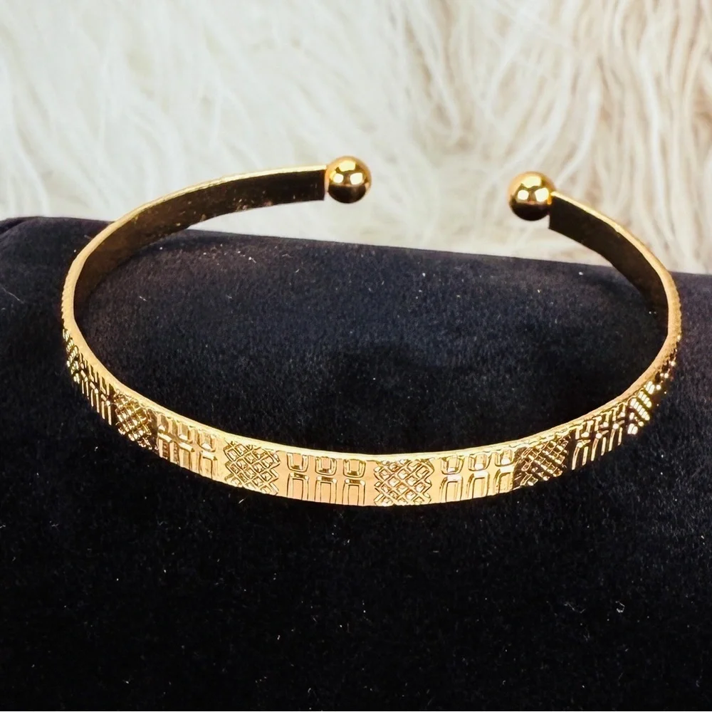 Elegant Goldtone Textured Bangle Bracelet
